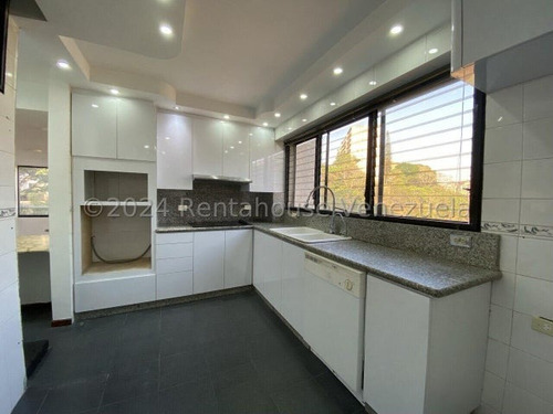 Espectacular Apartamento Con Bella Vista Panorámica En La Tahona. #25-15992