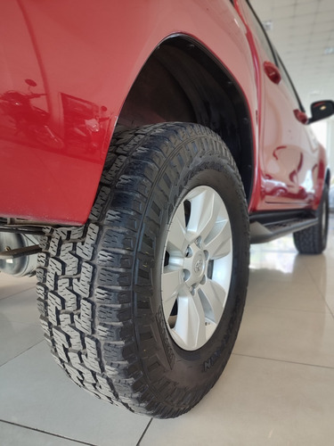 Imagen 17 de 24 de Toyota Hilux Srv Cuero 4x2 Mt