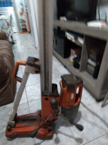 Imagem 1 de 5 de Perfuratriz
