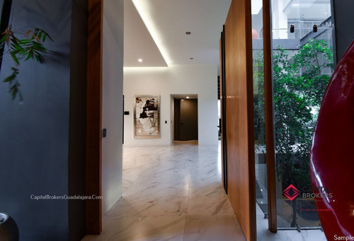 Casa En Venta De Lujo Con Alberca Colinas De San Javier