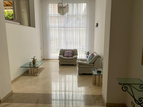 Imagen 2 de 21 de Genial Casa De 4 Niveles En Venta El Poblado
