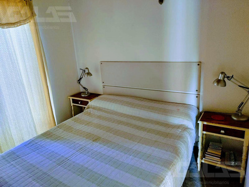 Moderna Propiedad De 3 Ambientes En Villa Udaondo Con Espacioso Parque