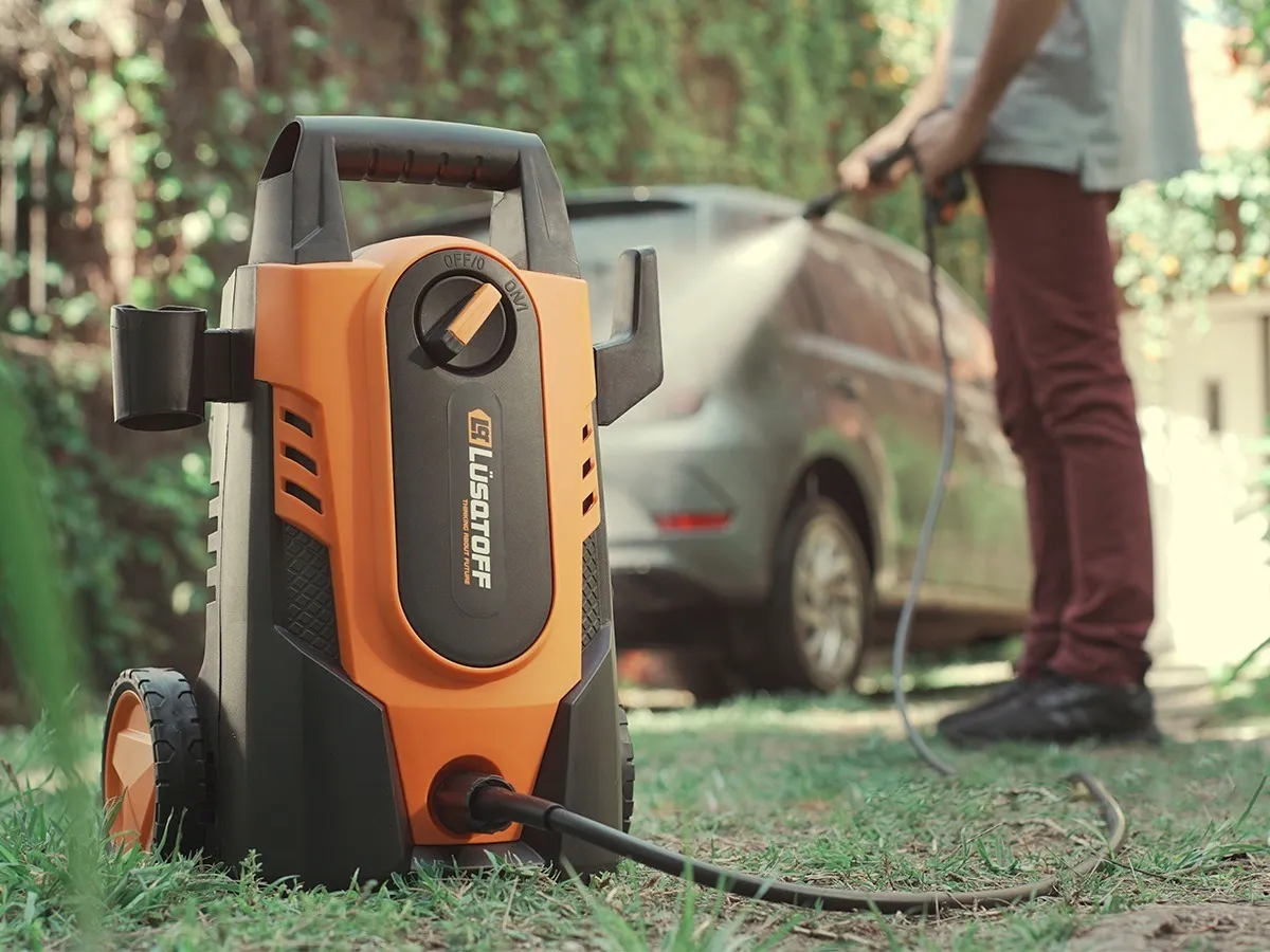 Hidrolavadora eléctrica Lüsqtoff HL-120 naranja y negra de 1200W con 105bar de presión máxima 220V - 50Hz