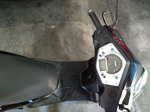 Imagen 8 de 11 de Scooter Daelim S1 / 125 Cc. Made In Corea Rodada En 2014