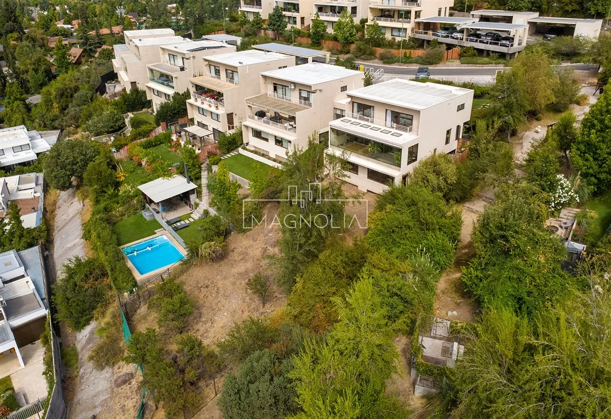 Imagen 2 de 27 de Casa En Venta De 4 Dorm. En Lo Barnechea
