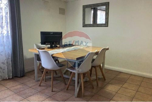 Casa Con Piscina, Quincho Y Cocina Renovada