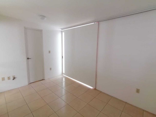 Residencia Moderna De Alto Diseño En Esquina