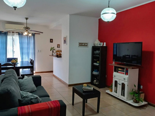 Imagen 2 de 9 de Hermosa Casa 4 Ambientes Con Parque En Los Robles