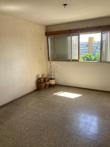 Apartamento En Venta De 2 Dormitorios En Malvin Norte  Ref.d833