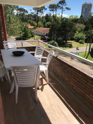 Venta De Apartamento 2 Dormitorios En Playa Mansa (ref: Zen-3272)