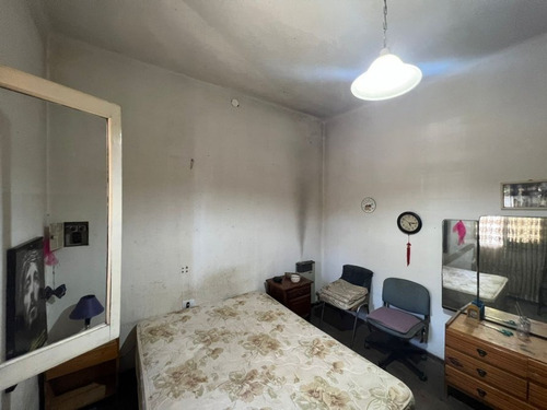 Imagen 10 de 14 de Casa En Esquina A Refaccionar En Muy Buena Zona