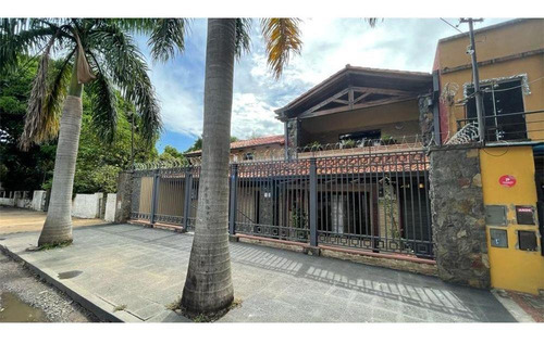 Imagen 2 de 14 de Vendo Casa En Lambaré: 5 Habitaciones Y 2 Baños.