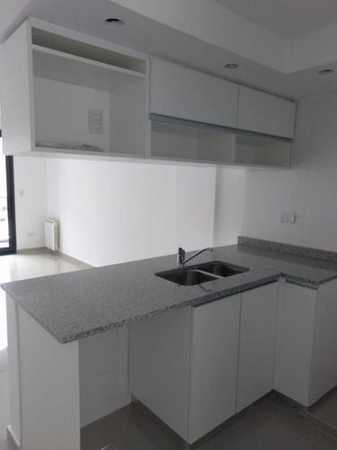 Imagen 7 de 15 de Departamento 2 Amb. Con Cochera. Imperdible Oportunidad!!!