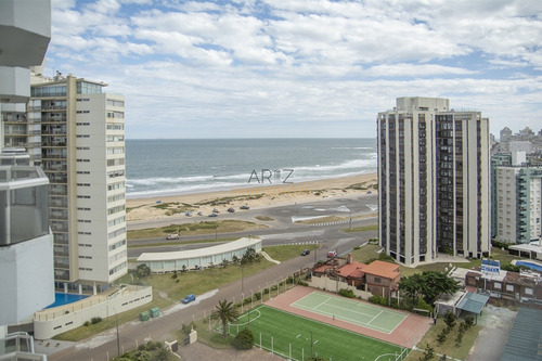 Alquila Apartamento De 2 Dormitorios En Punta Del Este 