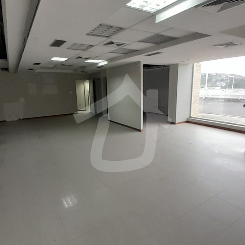 Imagen 6 de 9 de Se Vende Local Comercial En Centro Comercial Multioficinas Conex