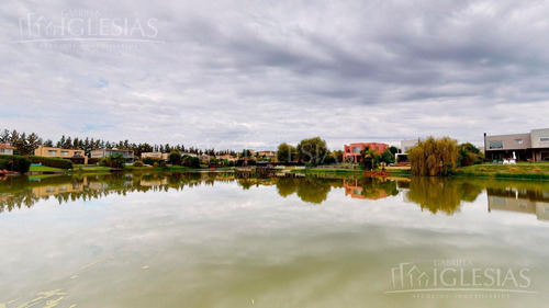 Tour 360º - Casa Al Lago Con Cuatro Dormitorios En Los Sauces