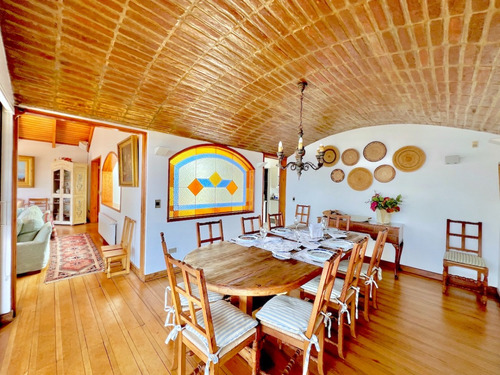 En Venta Encantadora Y Sólida Casa Con Linda Vista, Zapallar