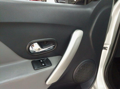 Renault Sandero 1.6 Expression 8v Hi-torque Flex 4p Manual
