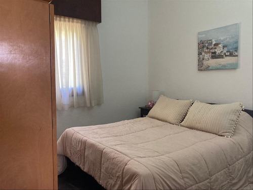 Venta De Casa En Pinares A Reciclar, 4 Dormitorios,1 Baño.