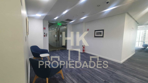 Oficina En Arriendo Barrio El Golf / Isidora Goyenechea