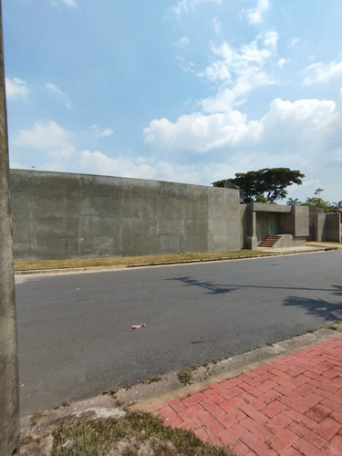 Exclusiva Parcela En Venta Urbanización Guataparo Country Club. Luz Coelho