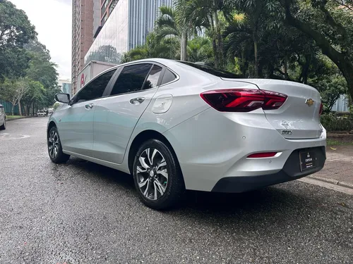 Chevrolet Onix 1.0T Premier Sedan At