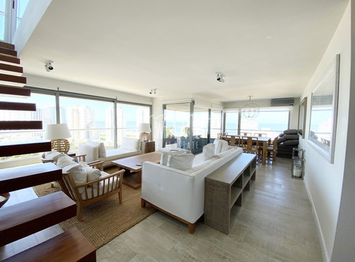 Venta- Espectacular Penthouse Sobre Roosevelt.