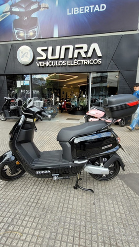Imagen 11 de 25 de Moto Eléctrica Robot S /porta Equipaje Y Baúl De Regalo / A