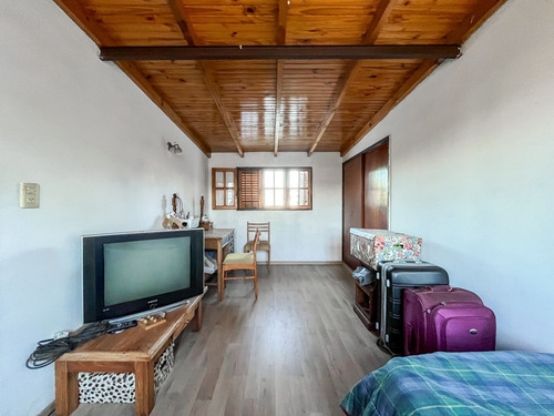 Casa De 3 Dormitorios En Casco Urbano, De La Plata.