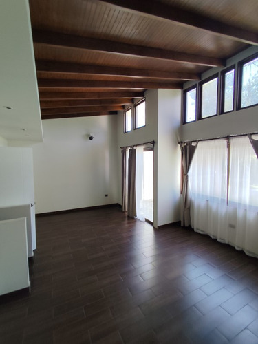 Se Vende Hermosa Casa En Loteo Las Hacienda Las Vizcachas..