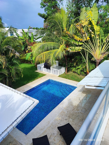 Villa En Playa Nueva Romana Amueblada De 3 Habitaciones Patio Con Matas De Cocos