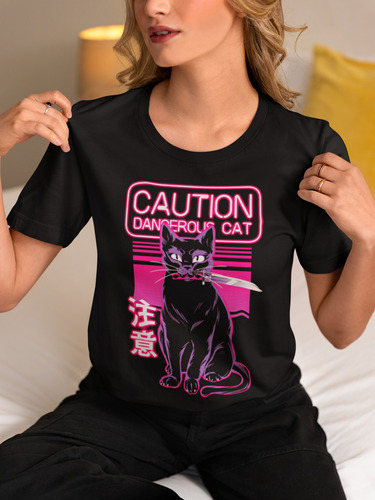 Camiseta Gatos Lover Neon Dangerous Cat