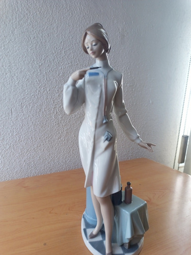 Doctora Figura Lladró,decorativa, Excelente Porcelana Fina