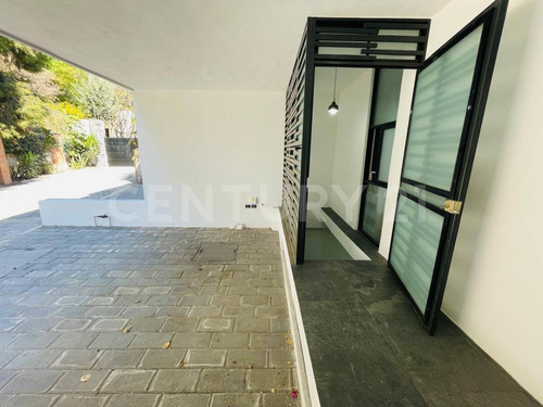 Venta Casa En Privada 3 Recamaras, 3 Baños, Con Jardín Y Sótano, Zona Cholula