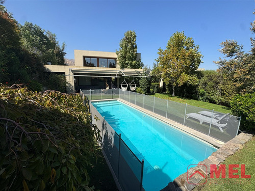 Casa En Arriendo De 5 Dorm. En Chicureo, Colina