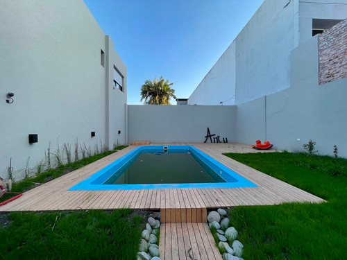 Imagen 13 de 13 de Venta Castelar Duplex 4 Ambientes Complejo Con Pileta