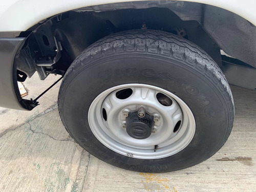 Imagen 5 de 14 de Nissan Np300 2014 2.4 Chasis Dh Mt
