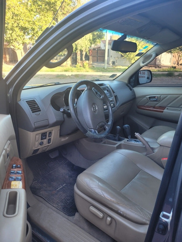 Imagen 5 de 15 de Toyota Hilux 2011 3.0 I Srv Cab Doble At 4x4 Cuero