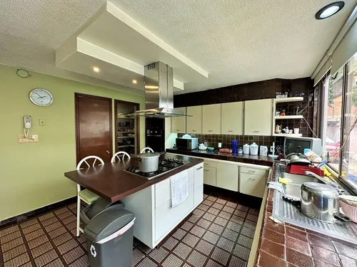 Casa En Excelente Ubicación, Calle Tranquila Y Con Vista Arbolada