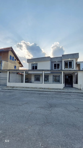 Casa Remodelada En Urb Parque El Retiro San Antonio De Los Altos