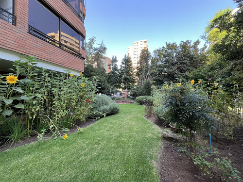 Departamento En Venta De 4 Dorm. En Las Condes .metro.