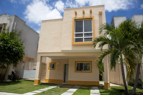Imagen 2 de 14 de Casa De 3 Recámaras Con Piscina