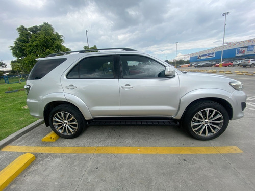 Imagen 10 de 25 de Toyota Fortuner 2.7