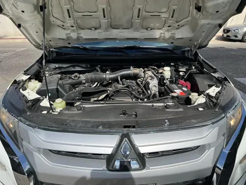 Mitsubishi L200 2.4 Cabina Doble 4x2 Mt