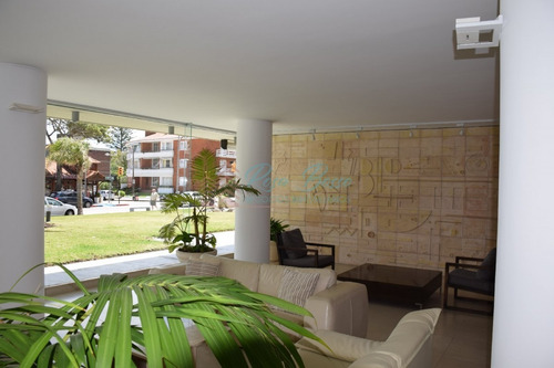Departamento Piso Alto, Torre De Muy Buena Construcción - Ref: 240