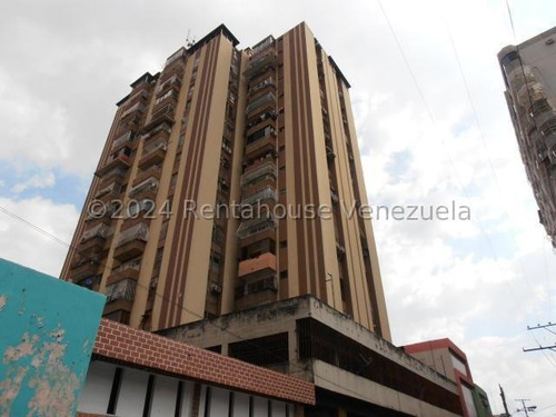 Apartamento En Venta Zona Centro Torre La Industrial En Excelente Estado De Conservacion Hermosa Vista Rah 24-24603