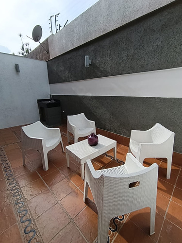 Cb.venta Tonwhouse Mañongo. Conj. Resd. Las Trinitarias.