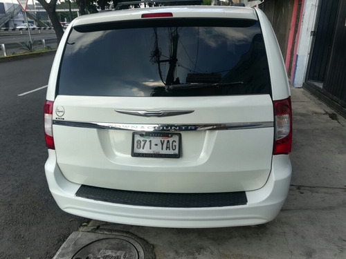 Imagen 15 de 15 de Chrysler Town & Country 2012 3.6 Lx Mt