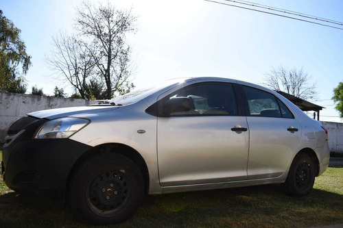 Toyota Yaris Sedan 5 P Full
