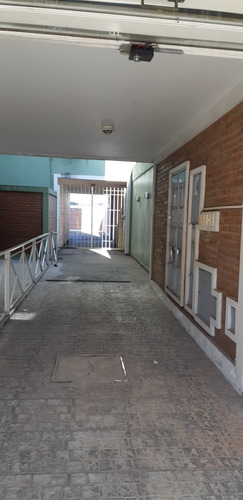 Ramos Mejía: Cocheras En Alquiler 1 Cra. De Av S. Martín Al 900